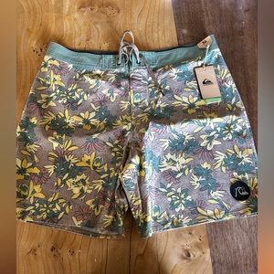 Quicksilver Board Shorts sz 36